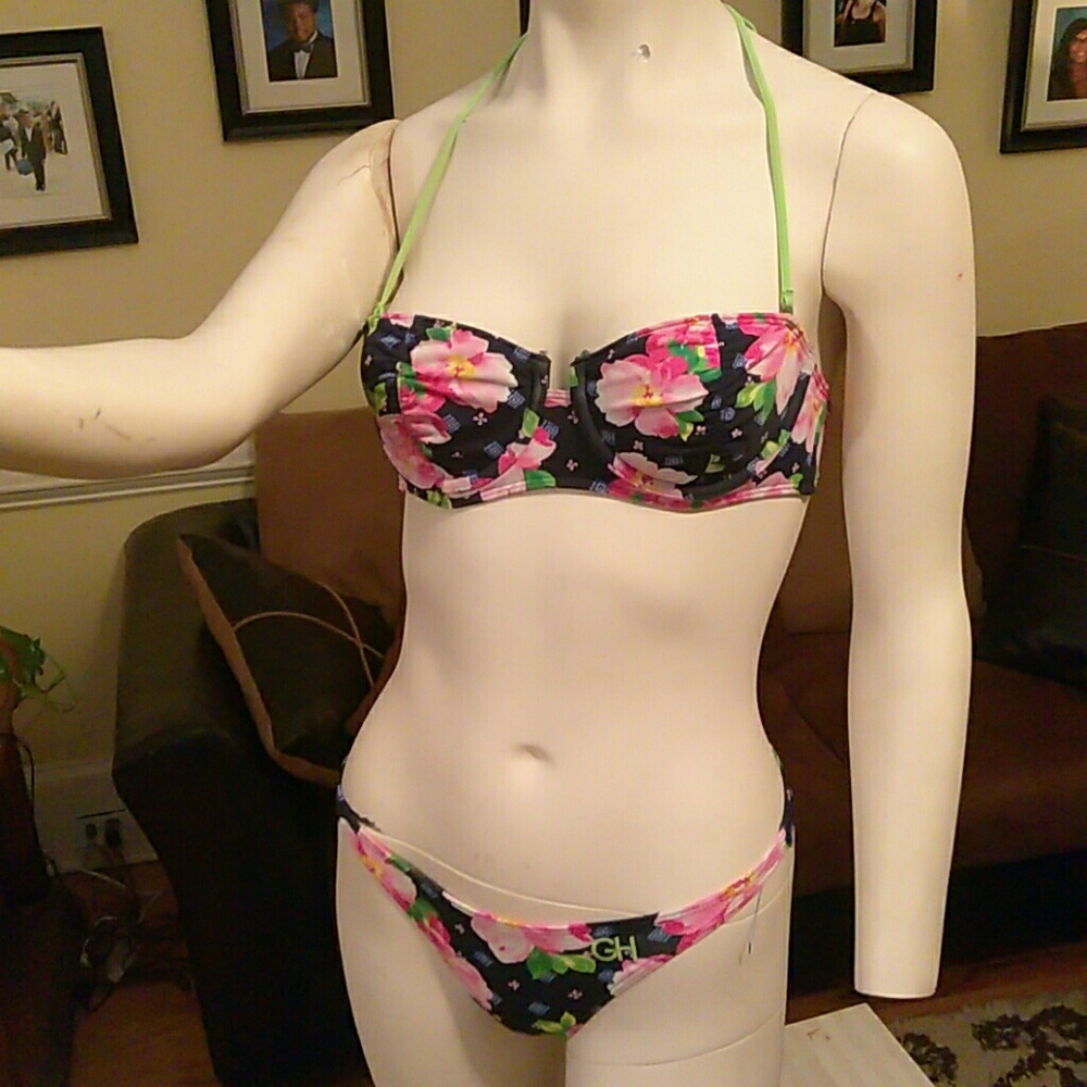 Gilly Hicks bikini